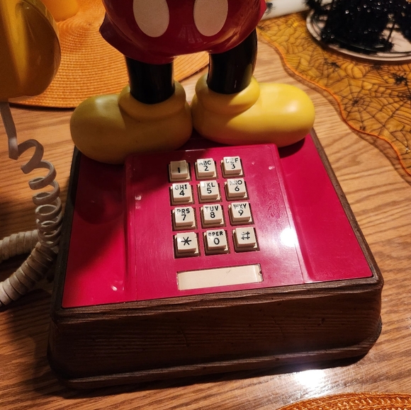 Mickey Mouse Vintage Telephone with Yellow Handset - Picture 2 of 7